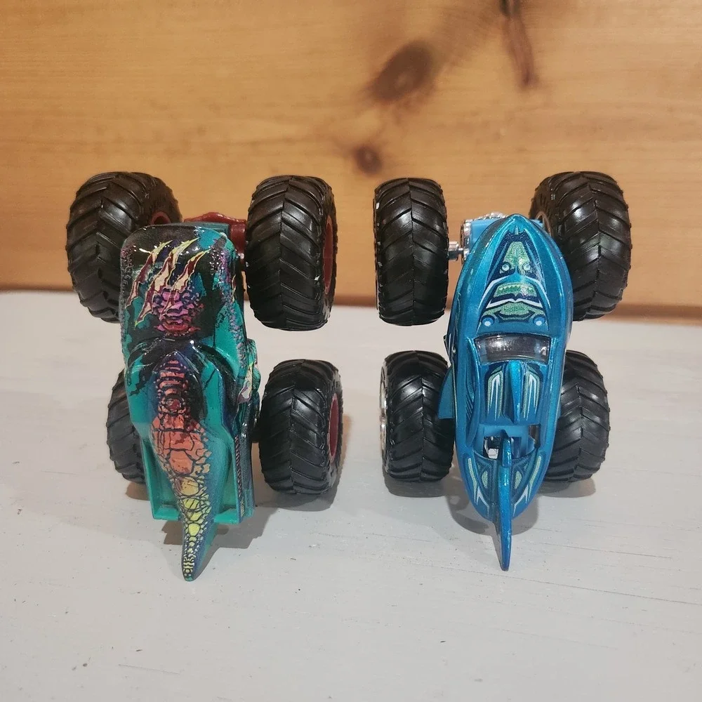 Lot 2 Hot Wheel Monster Jam Truck Shark Wreak Mega Wrex Diecast Trex Shark‎ 1:64